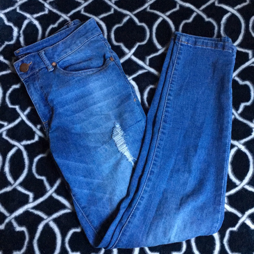 New light washed distressed jeans